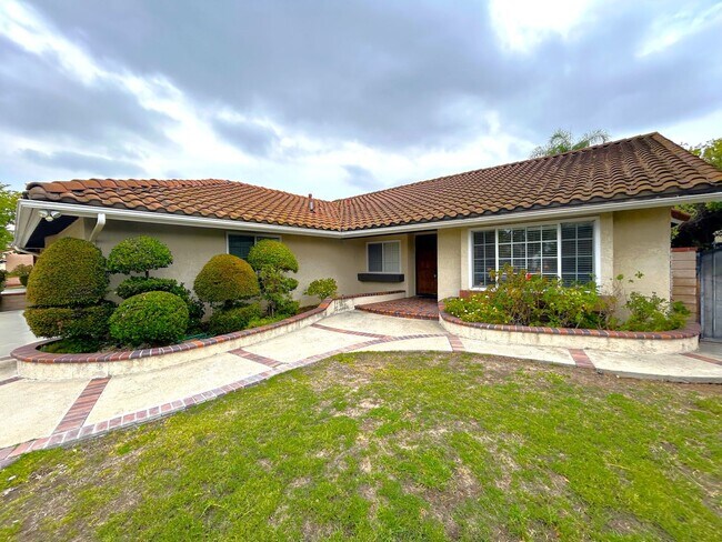 Building Photo - 904 Sky Meadow Pl