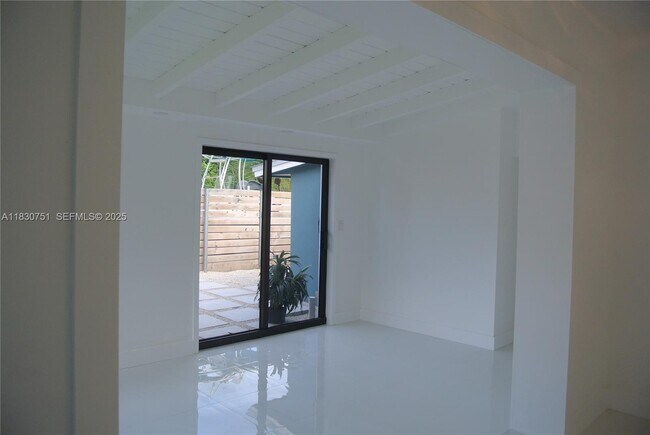 Building Photo - 10230 Dolphin Rd