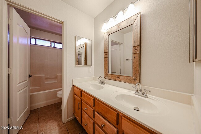 Building Photo - 2568 E Santa Rosa Dr