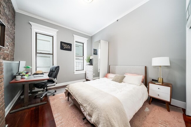 Building Photo - 515 Manila Ave