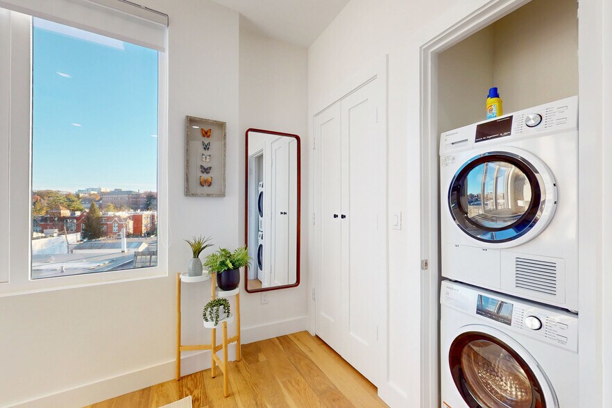 Building Photo - 38 Hichborn St