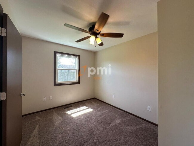 Building Photo - 404 Saginaw Dr
