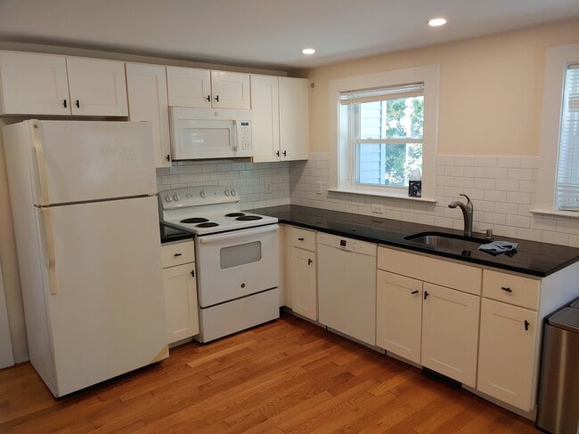 Building Photo - 75 Lincoln St