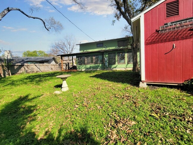 Building Photo - Spacious 4/BR 2.5/BA Two-Story Home with Fireplace & Huge Fenced Yard