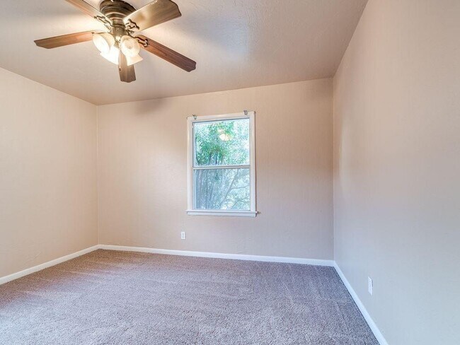 Building Photo - 2640 Manchester Dr