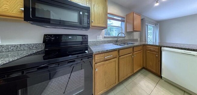 Building Photo - 8006 Thoroughbred Loop
