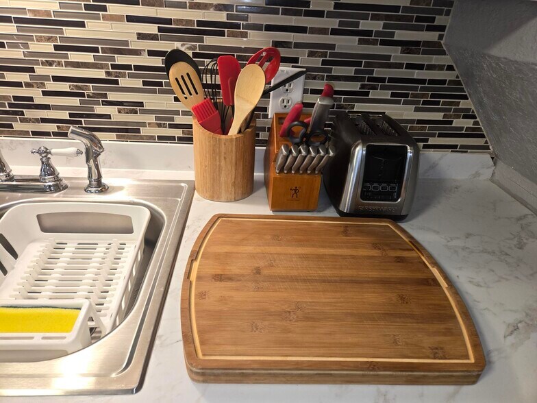 Building Photo - 1213 5th St