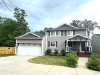 Building Photo - 2 Maple Vlg Ct
