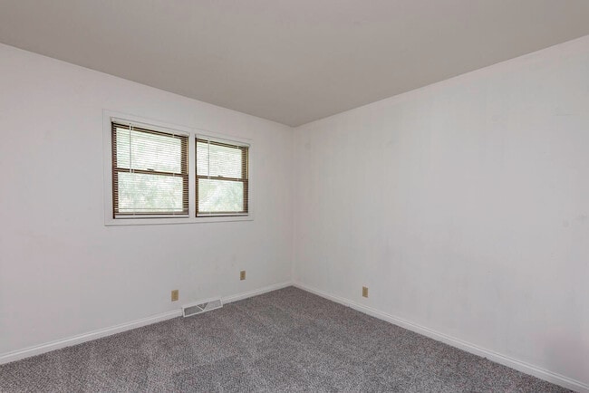 Building Photo - 8929 42 Ct