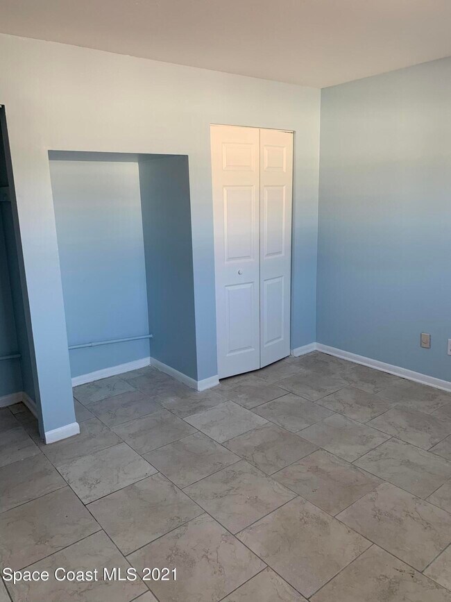 Building Photo - 302 Lincoln Ave