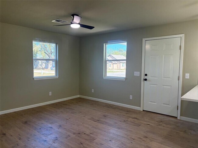 Building Photo - 205 NW 2nd St