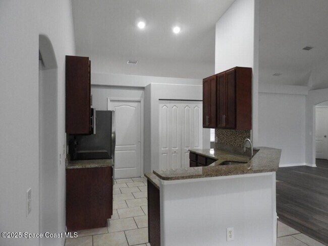 Building Photo - 1535 Heartwellville St NW