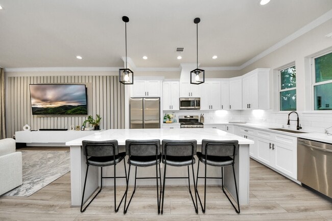 Building Photo - 2007 Briley St