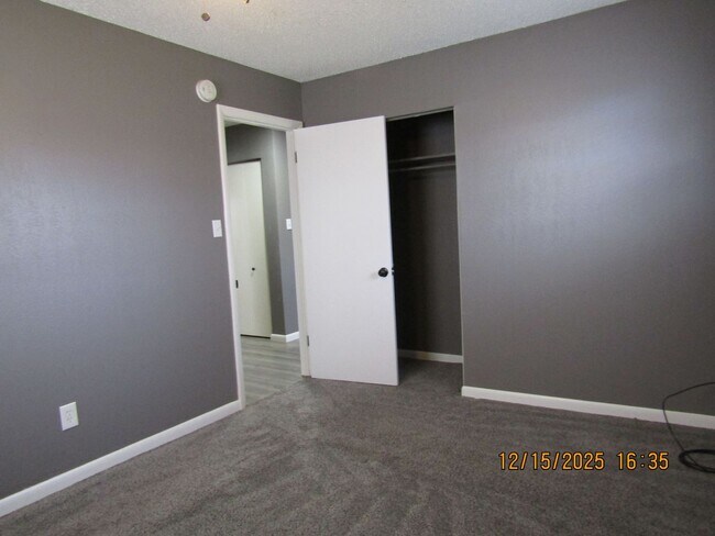 Building Photo - Nice home in the Woodland Hills Area!