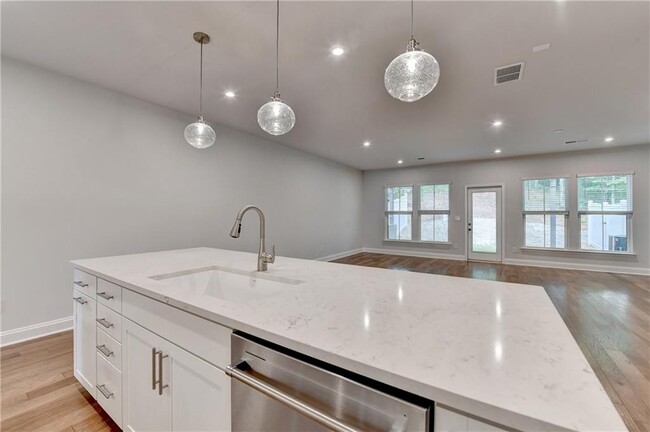 Building Photo - 204 Holsten Ln