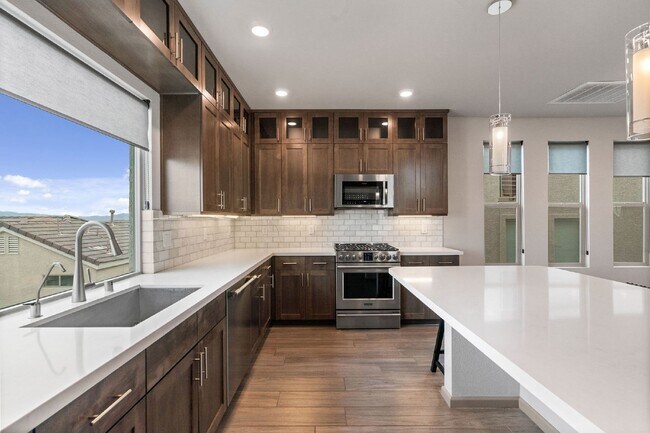 Building Photo - stunning 3-bedroom, 2.5-bathroom Tri Level Home