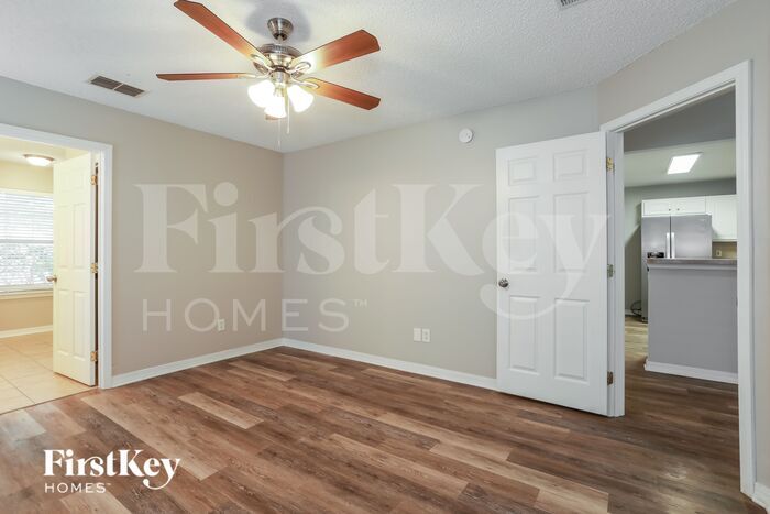 Building Photo - 7341 Ironside Dr N