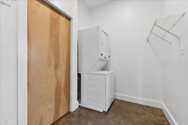 Building Photo - Quince, Fünfzehn, Fifteen!