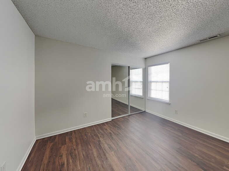 Building Photo - 10502 Plantain Ct