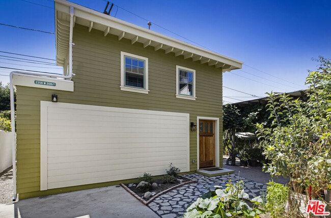 Primary Photo - 2358 W 20th St