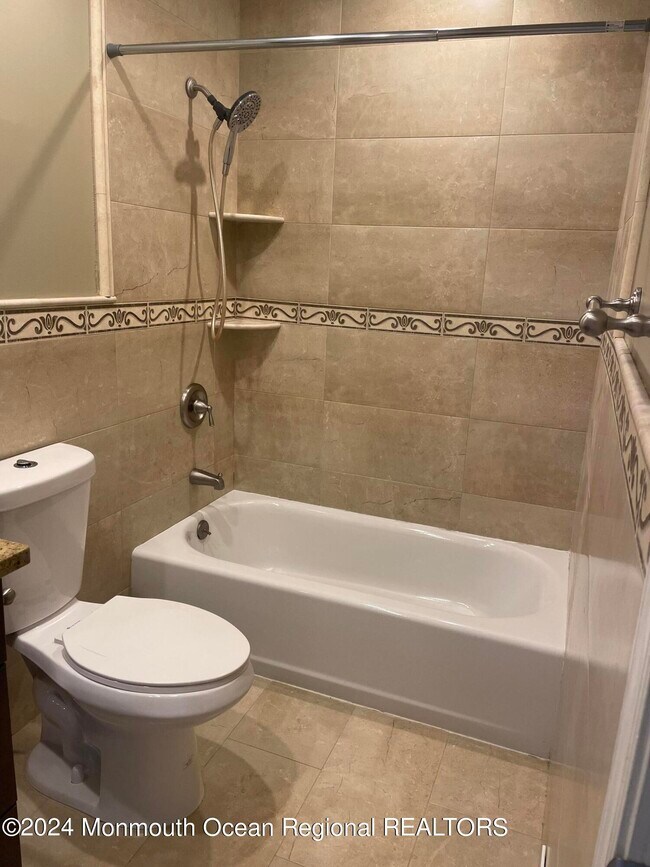 Building Photo - 155 Tanglewood Pl