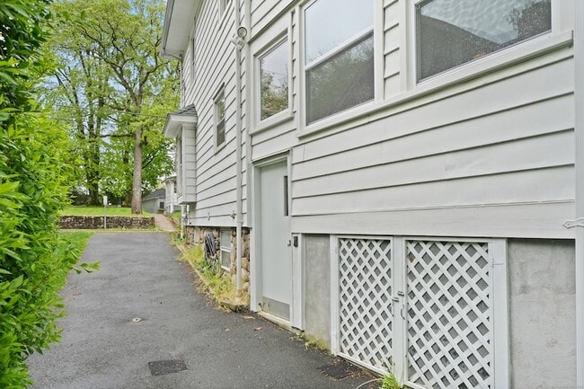 Building Photo - 22 Glen Terrace