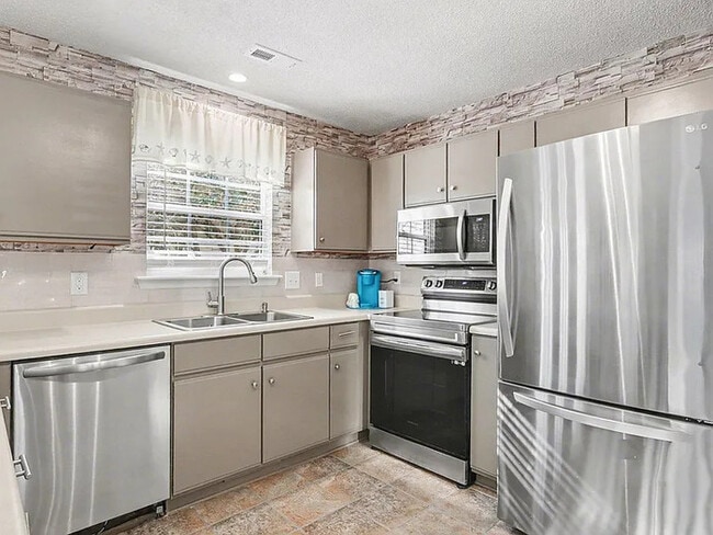 Building Photo - Earn Wealth While Leasing - Like a Homeowner - Lease to Own