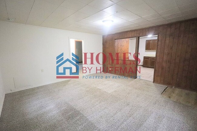Building Photo - Two Bedroom House