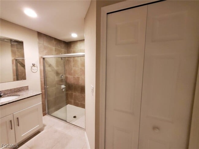 Building Photo - 4701 SE 4th Pl