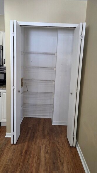 Building Photo - 653 Glasgow Ct