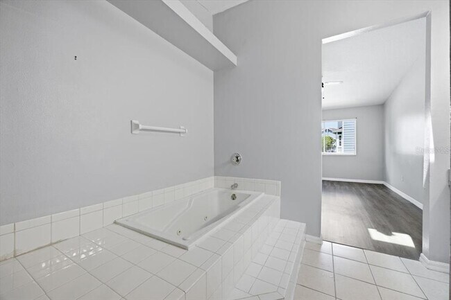 Building Photo - 102 Mango Dr