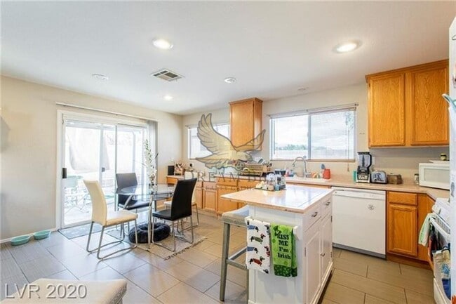 Building Photo - 548 Haunts Walk Ave