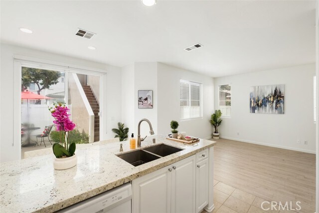 Building Photo - 201 Kensington