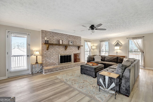 Building Photo - 300 Briarwood Rd