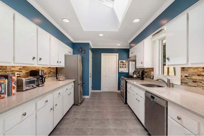 Building Photo - 123 Windward