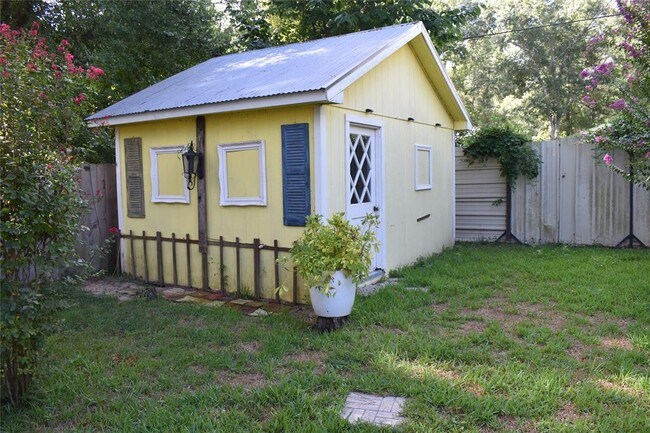 Building Photo - 302 Arrowhead Dr