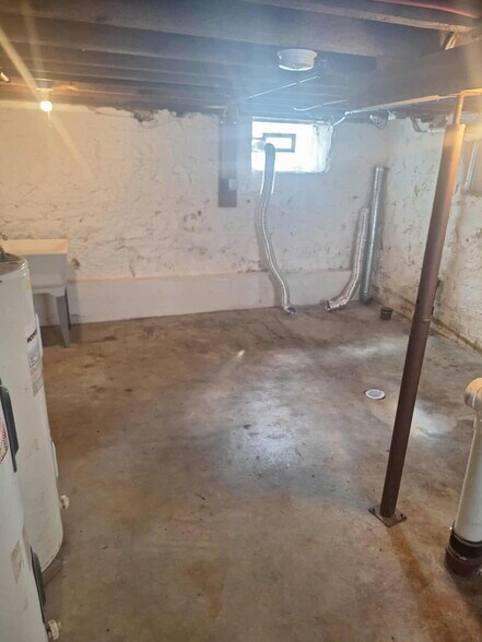 Building Photo - 1808 S 13th St