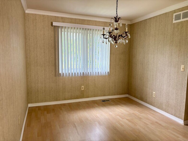 Building Photo - 3550 Kings Point Dr