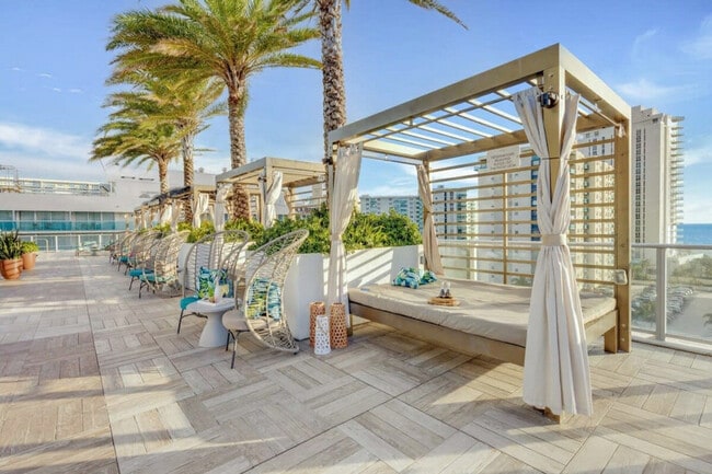 Building Photo - 4010 S Ocean Dr
