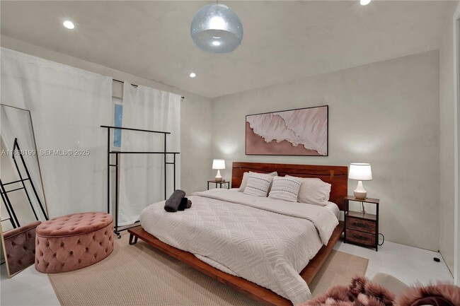 Building Photo - 520 Bay Point Rd