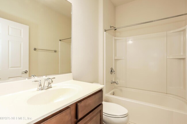 Building Photo - 16 Acorn Grove Ct