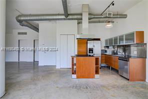 Building Photo - 10 SW South River Dr
