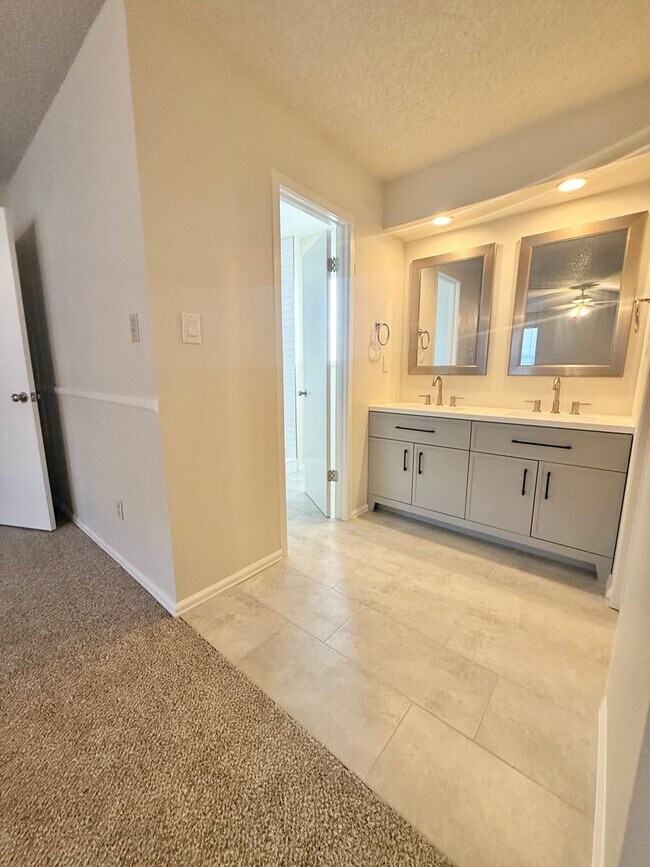 Building Photo - Beautiful Home on Picket for Rent!