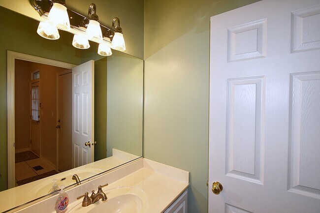 Building Photo - 1815 Moore Ct