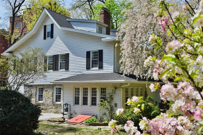 Building Photo - 26 Latimer Ln