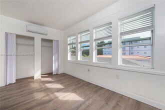 Building Photo - 501 SW 6th Ct