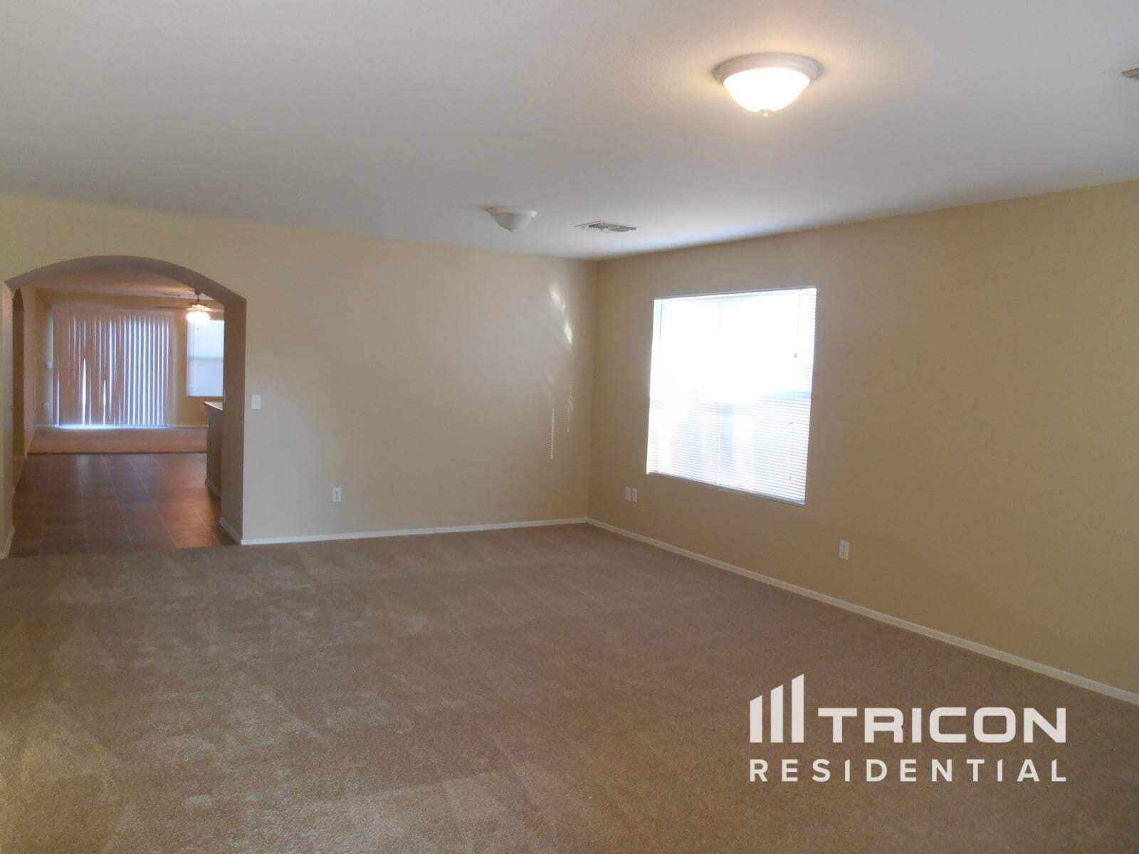 Building Photo - 106 S Valle Verde