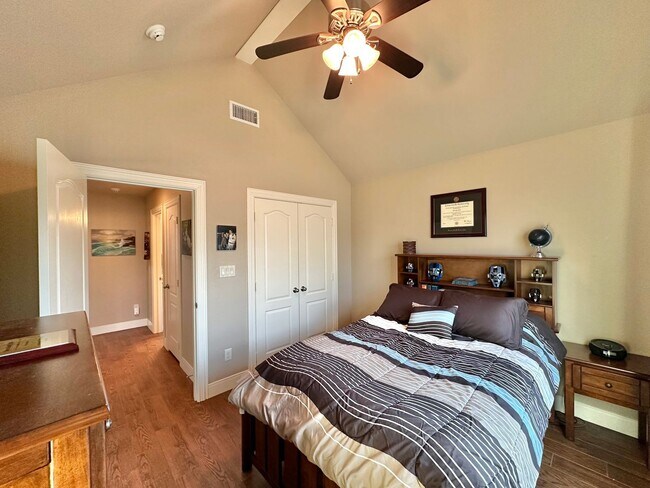 Building Photo - Stunning 3 Bed 2 Bath in Flint!