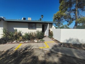 Building Photo - 4001 S Winter Palm Dr