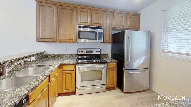 Building Photo - 1336 Green Oaks Ln